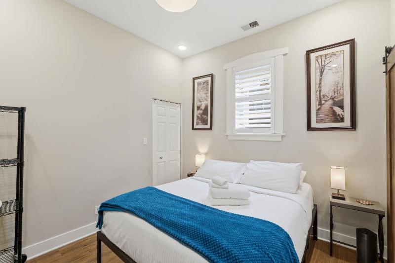 Charming Home in the Highlands W Private Backyard - image 46