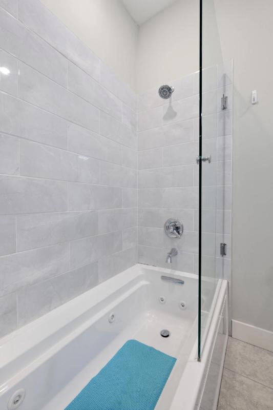 Charming Home in the Highlands W Private Backyard - image 20