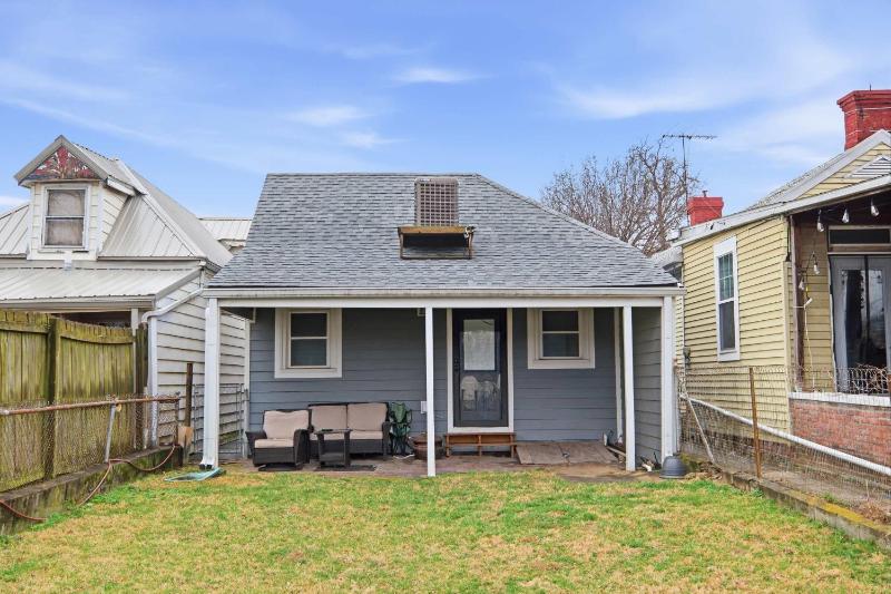 Charming Home in the Highlands W Private Backyard - image 10