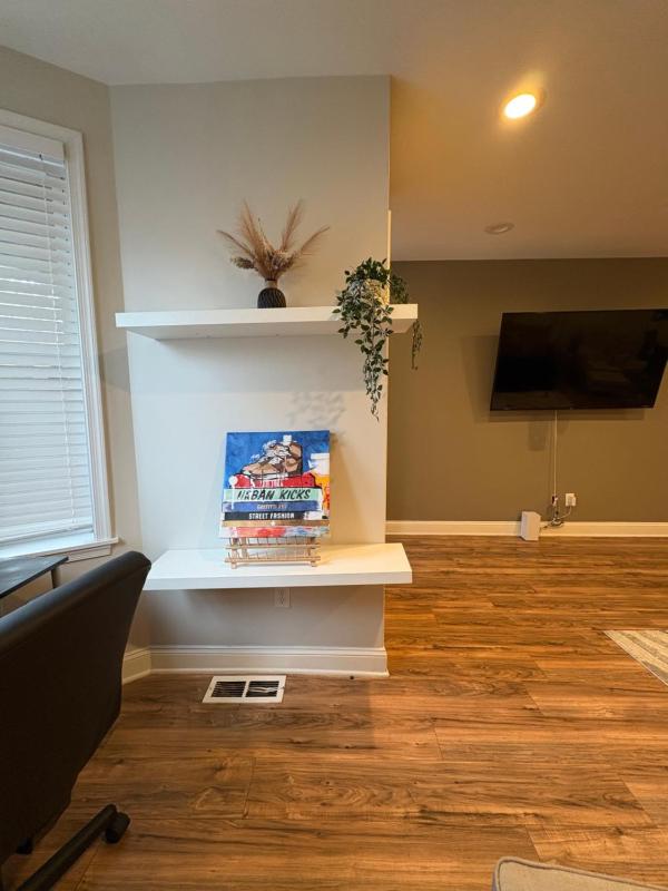 Modern 2 BedRm Spacious Home-University City-Free Parking! - image 2