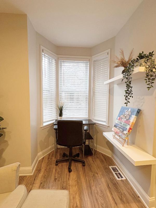 Modern 2 BedRm Spacious Home-University City-Free Parking! - image 11