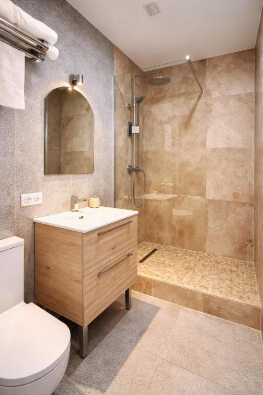 Irin Hotel - image 7