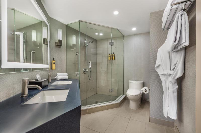 Best Western Plus Ottawa City Centre - image 2