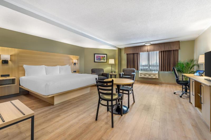 Best Western Plus Ottawa City Centre - image 9