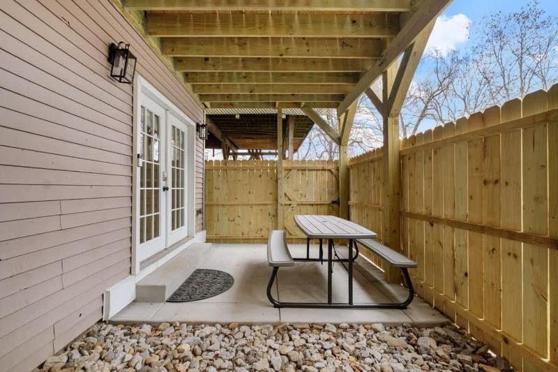 Stylish home close to Louisville NuLu & downtown - image 5