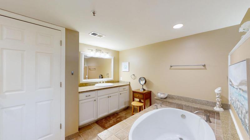 2318 Villamare - image 37