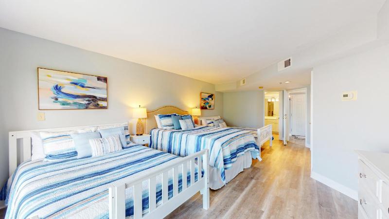 2516 Villamare - image 31