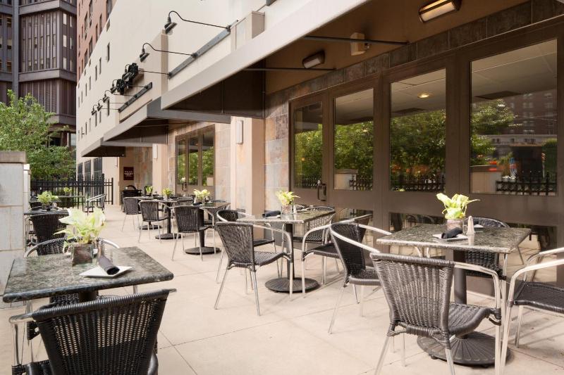 DoubleTree by Hilton Hotel & Suites Pittsburgh Downtown - image 18