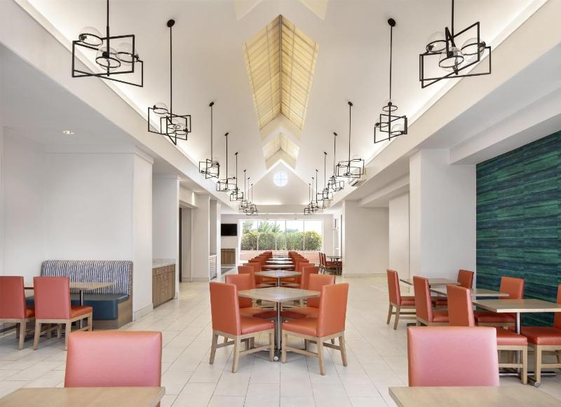 Embassy Suites By Hilton Hotel Tampa-Airport/Westshore - image 19