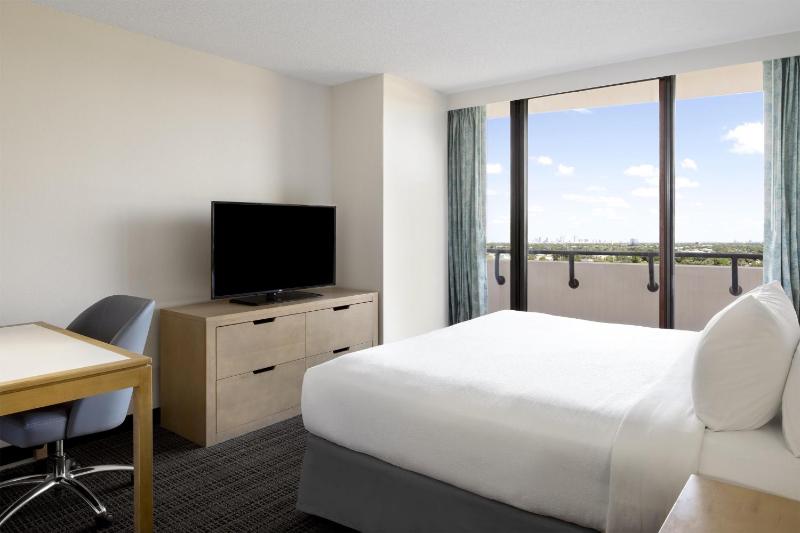 Embassy Suites By Hilton Hotel Tampa-Airport/Westshore - image 26