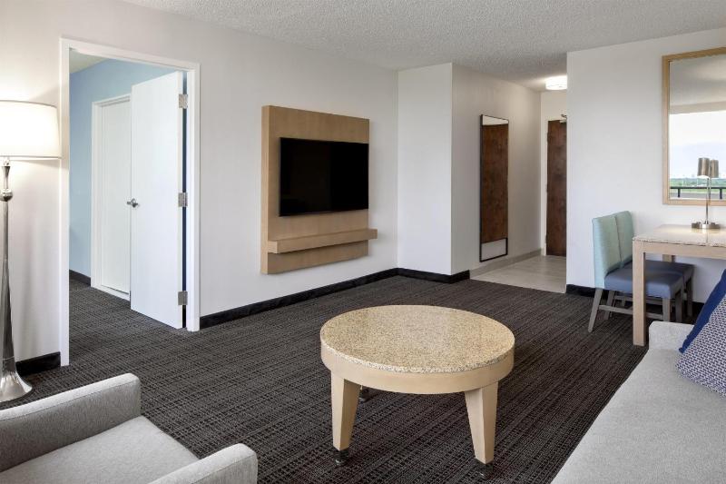 Embassy Suites By Hilton Hotel Tampa-Airport/Westshore - image 47