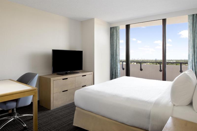 Embassy Suites By Hilton Hotel Tampa-Airport/Westshore - image 23