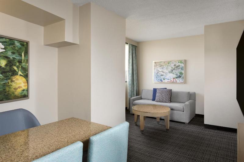 Embassy Suites By Hilton Hotel Tampa-Airport/Westshore - image 45