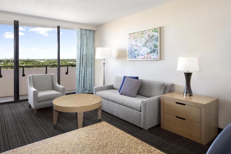 Embassy Suites By Hilton Hotel Tampa-Airport/Westshore - image 40