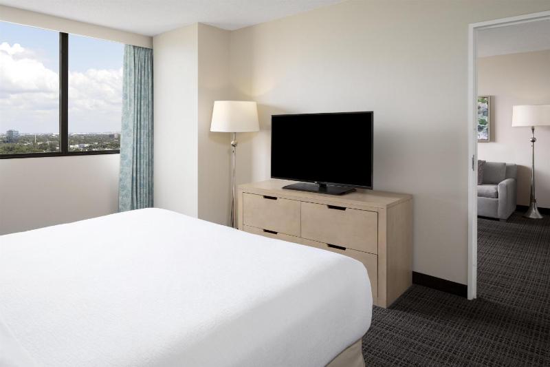 Embassy Suites By Hilton Hotel Tampa-Airport/Westshore - image 37