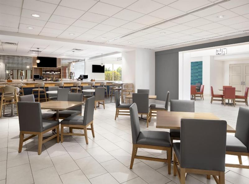 Embassy Suites By Hilton Hotel Tampa-Airport/Westshore - image 31