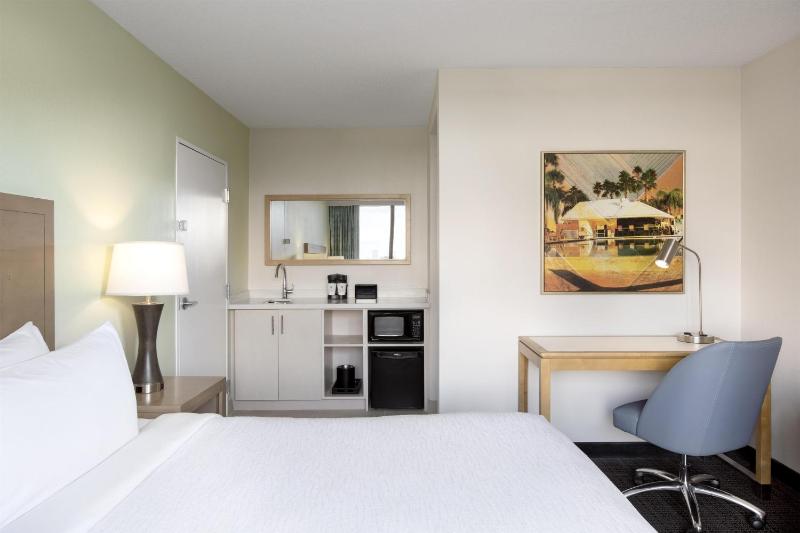Embassy Suites By Hilton Hotel Tampa-Airport/Westshore - image 21