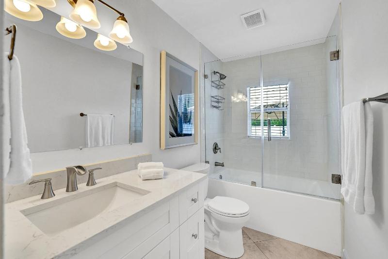 Endless Paradise -New Salt Water Pool! Relax! Walk to Beach! - image 44