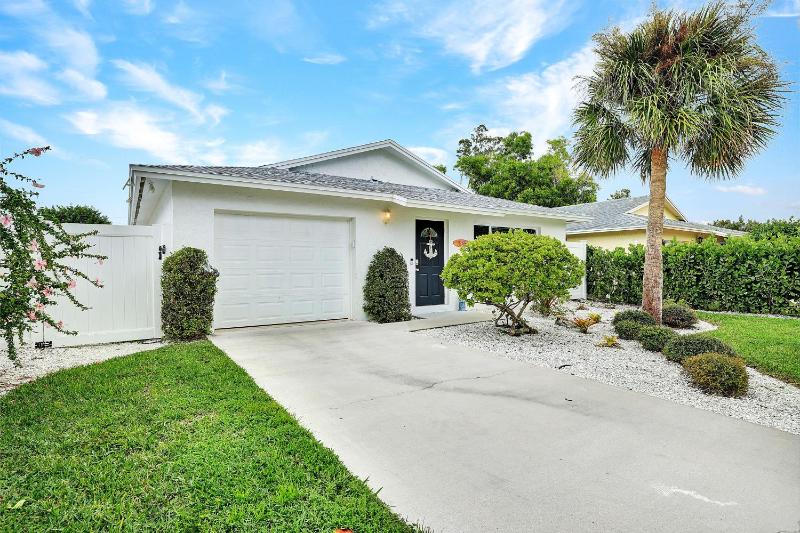 Endless Paradise -New Salt Water Pool! Relax! Walk to Beach! - image 47