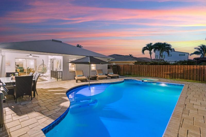 Gone Coastal - 1 Mile to Vanderbilt Beach! - Pool - image 49