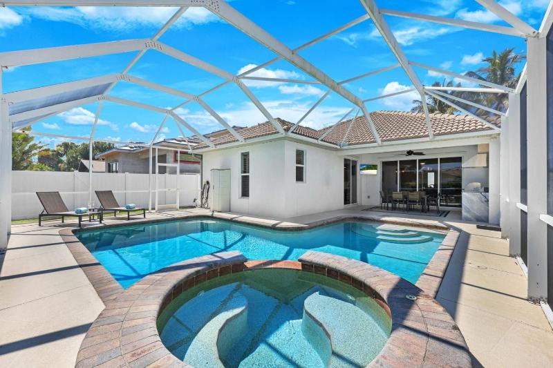 Serenity by the Gulf! - 1 Mile To Vanderbilt Beach! - 4 Bedroom! - image 44