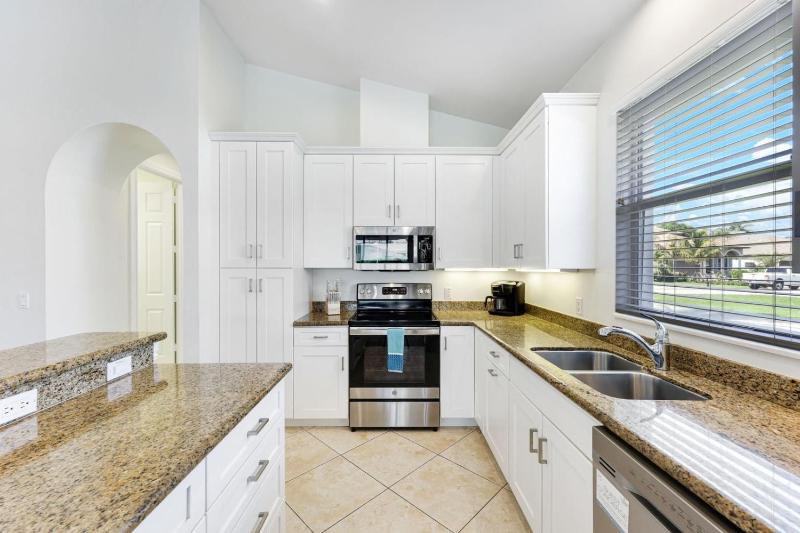 Serenity by the Gulf! - 1 Mile To Vanderbilt Beach! - 4 Bedroom! - image 23