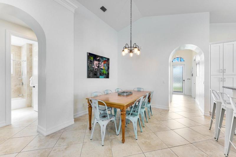Serenity by the Gulf! - 1 Mile To Vanderbilt Beach! - 4 Bedroom! - image 32