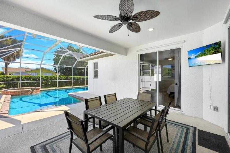 Serenity by the Gulf! - 1 Mile To Vanderbilt Beach! - 4 Bedroom! - image 35