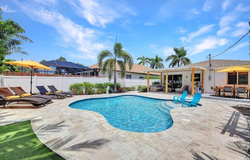 The Beach House! - 1 Mile to Vanderbilt Beach! Southern Exposure Pool - image 40