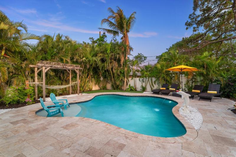 The Beach House! - 1 Mile to Vanderbilt Beach! Southern Exposure Pool - image 44