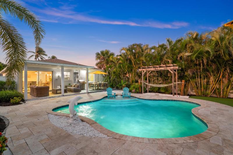 The Beach House! - 1 Mile to Vanderbilt Beach! Southern Exposure Pool - image 45