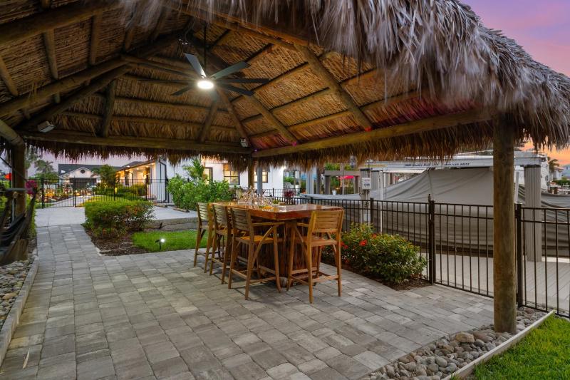 Tiki Hut Hideaway - Cozy Poolside Escape Walk to Beach - image 23