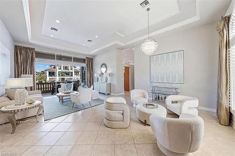 Waterfront Retreat- Pool & Spa walk to beach - image 29