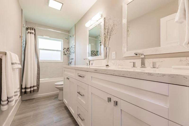 New listing! Everything is new! Private home w/ salt water pool and spa - image 5