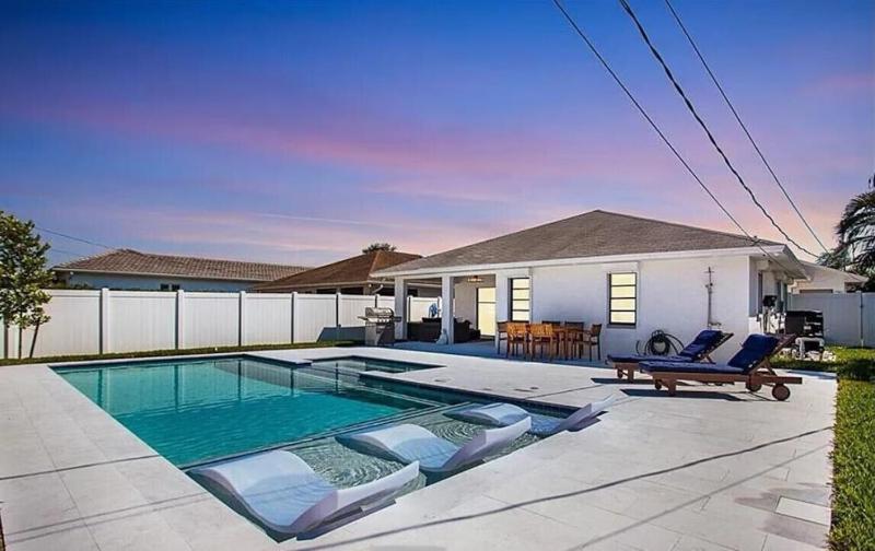 New listing! Everything is new! Private home w/ salt water pool and spa - image 15