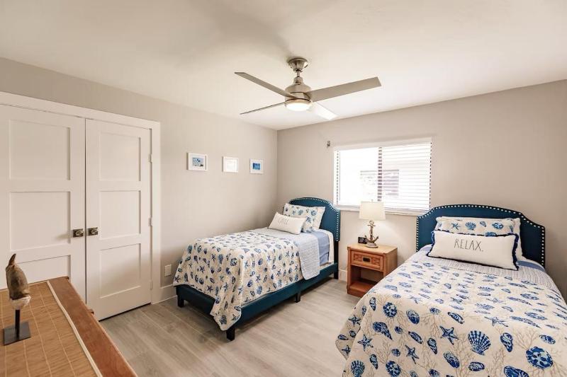 New listing! Everything is new! Private home w/ salt water pool and spa - image 11
