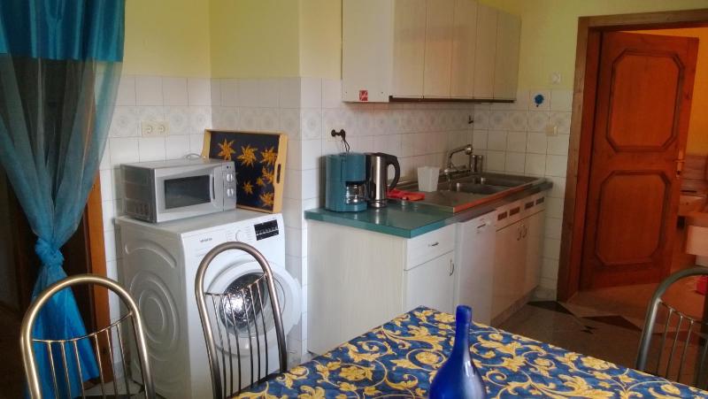 Apartment with Terrace - R1 image 4