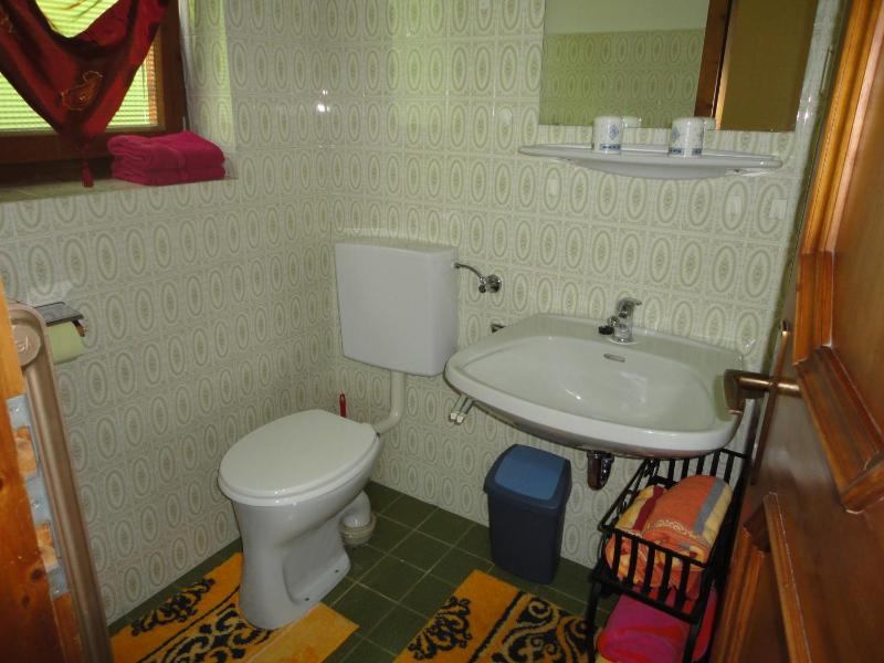 Apartment with Balcony - R2 image 2