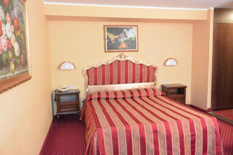 Single Room image 3