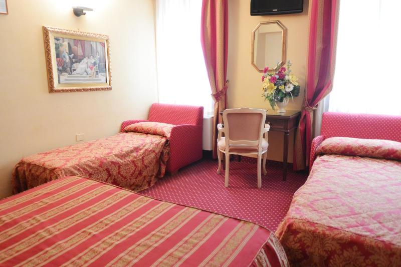 Quadruple Room image 3