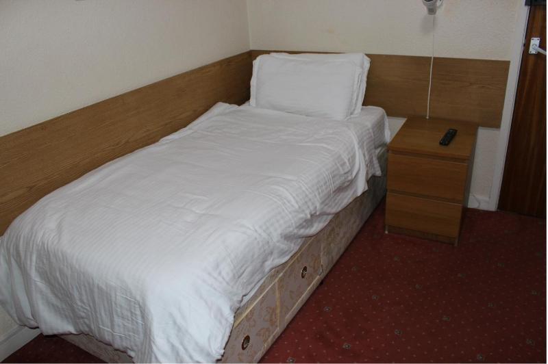 Single Room with Shower image 2