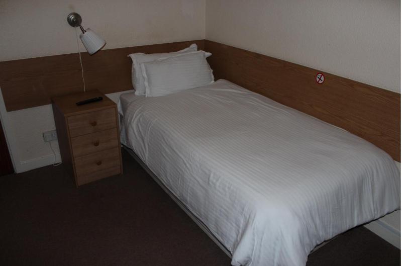 Single Room with Shower image 4