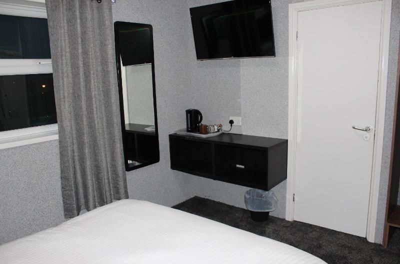 Double Room with Shower image 3