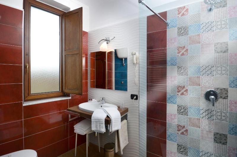 Pinto Storey Hotel - image 2