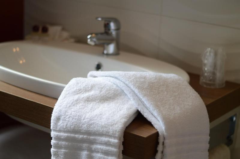 Standard Double Room image 3