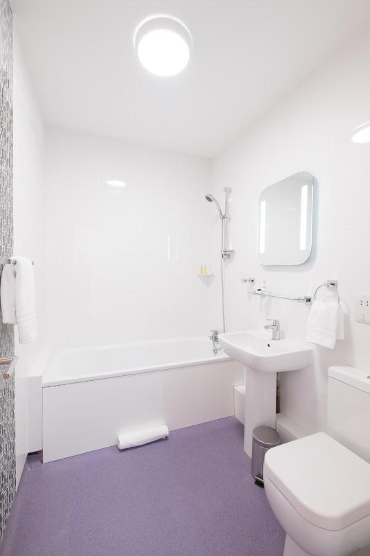 Double Room with Bath image 3