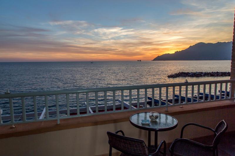 Double or Twin Room with Sea View image 2