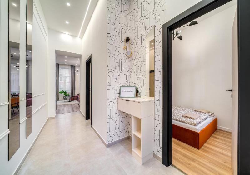 D38 Central Suite - image 10