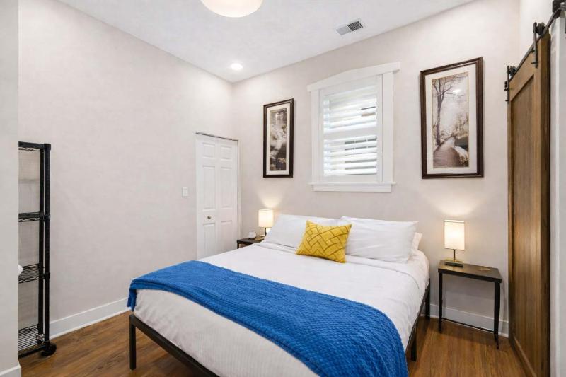 Charming Home in the Highlands W Private Backyard - image 43