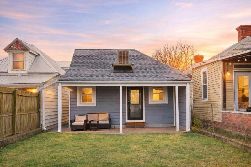 Charming Home in the Highlands W Private Backyard - image 48